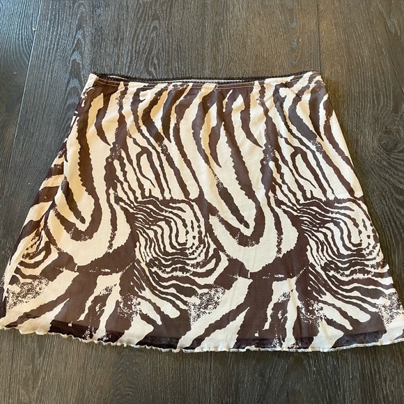 Princess Polly Skirt ✨ - Picture 2 of 3